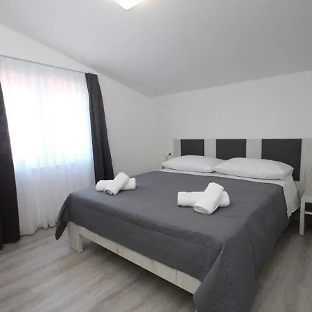 Luxury Navi Apartman *