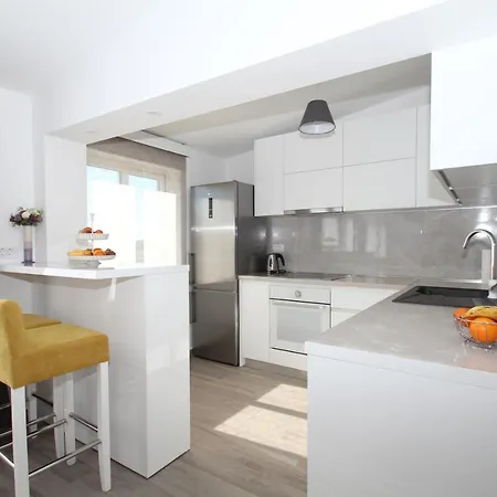 Luxury Navi Apartment *