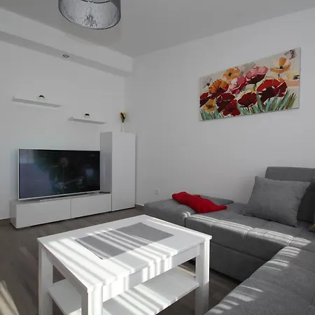 Luxury Navi Apartment