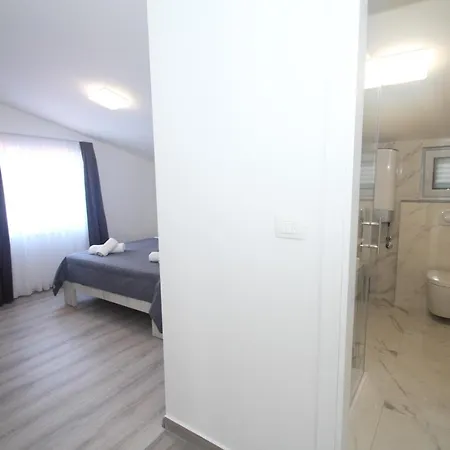 Luxury Navi Podstrana