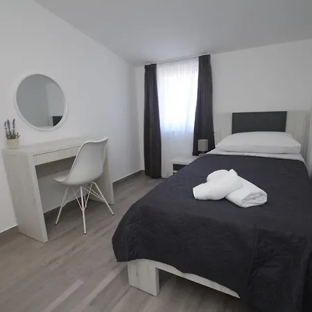 Luxury Navi Apartment *